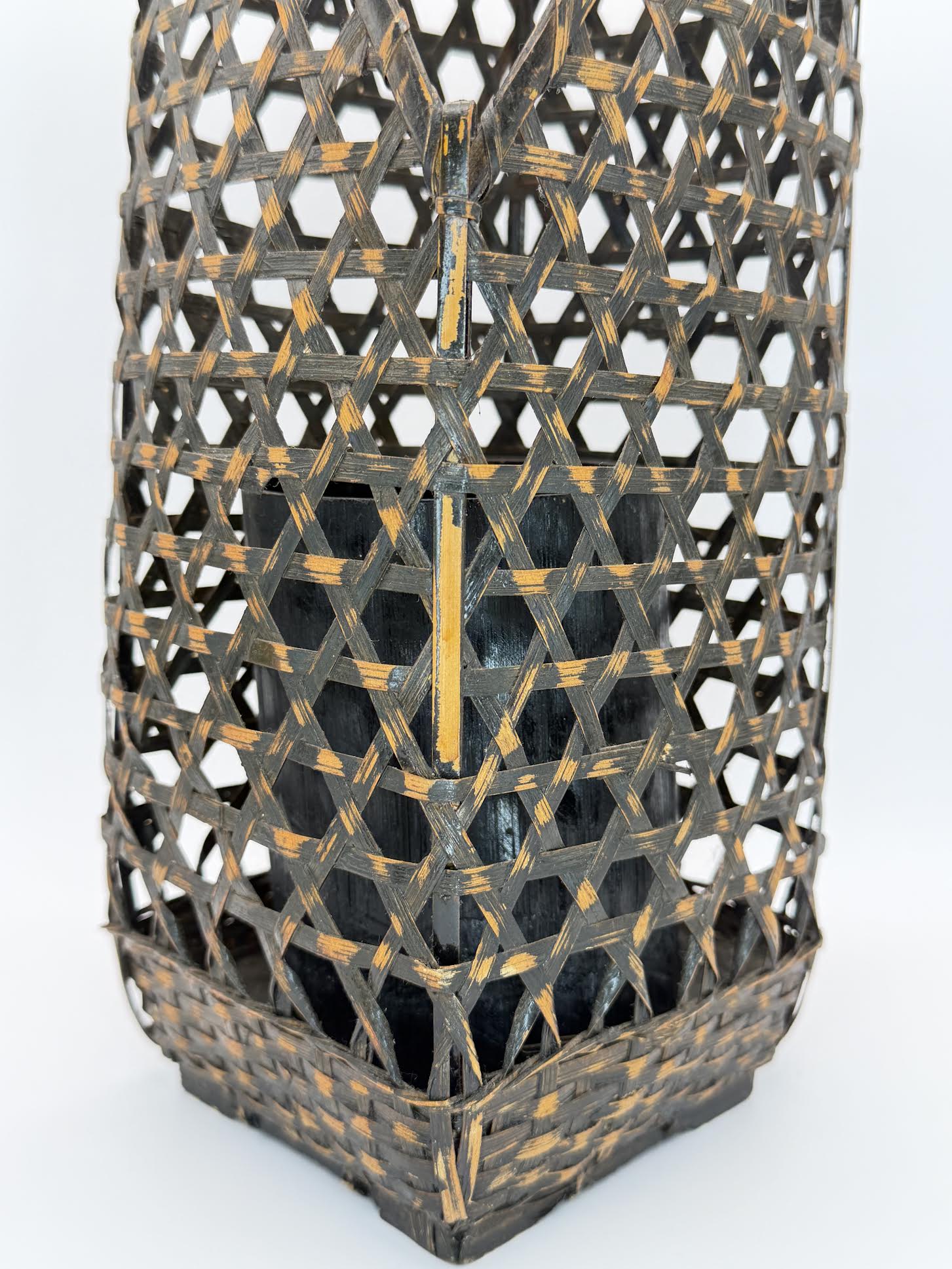 Panier ikebana en bambou tressé