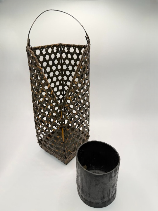 Panier ikebana en bambou tressé