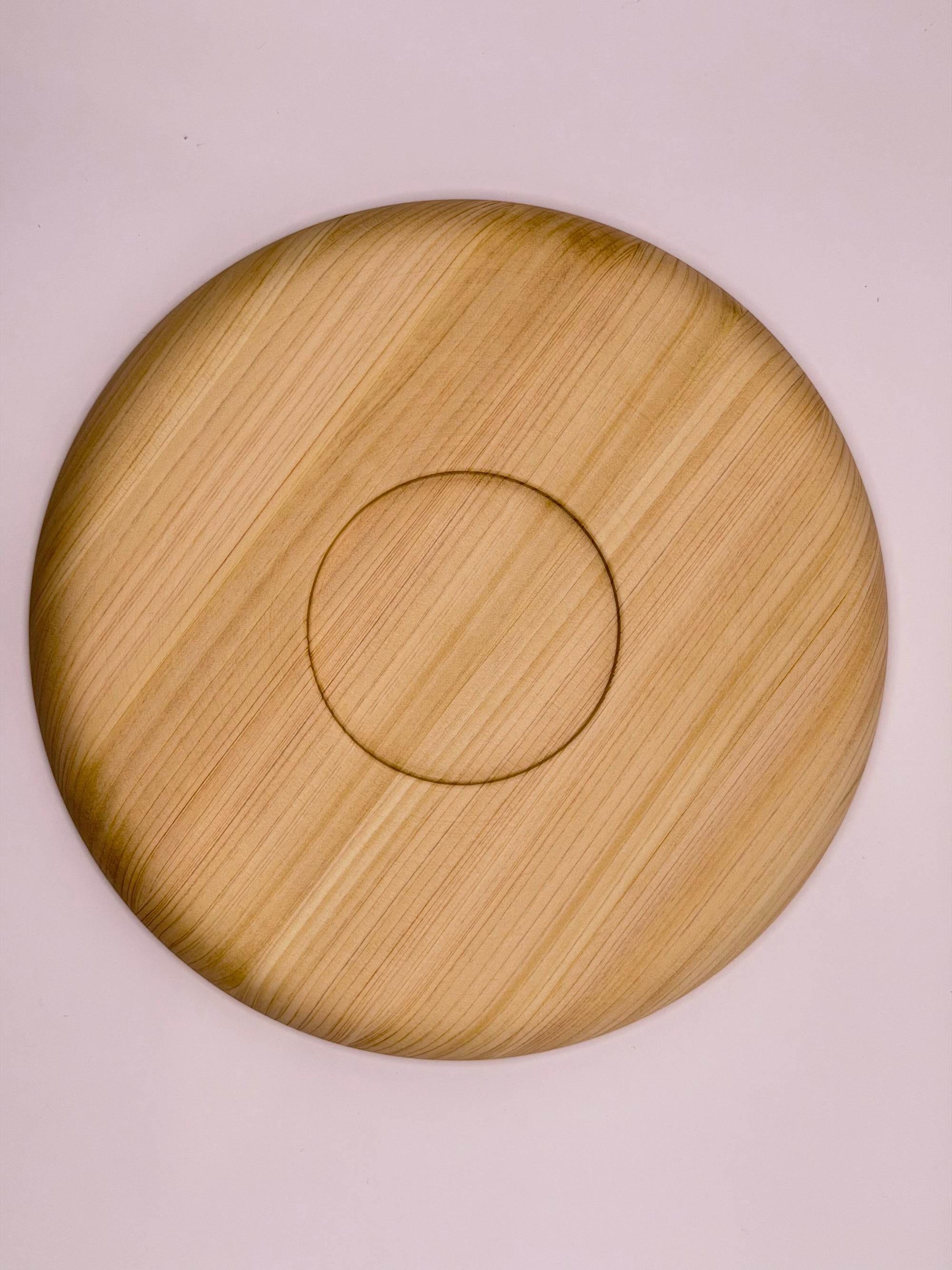 Assiette plate, bois tourné