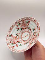 Coupe sur pied en porcelaine akae, décor floral peint à la main
