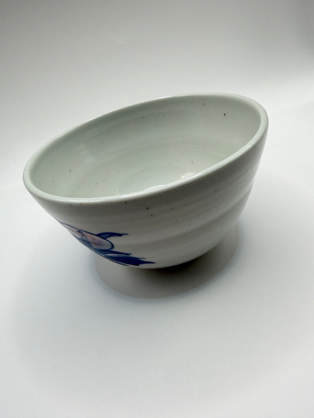 Bol japonais en porcelaine, décor sometsuke bleu et rose