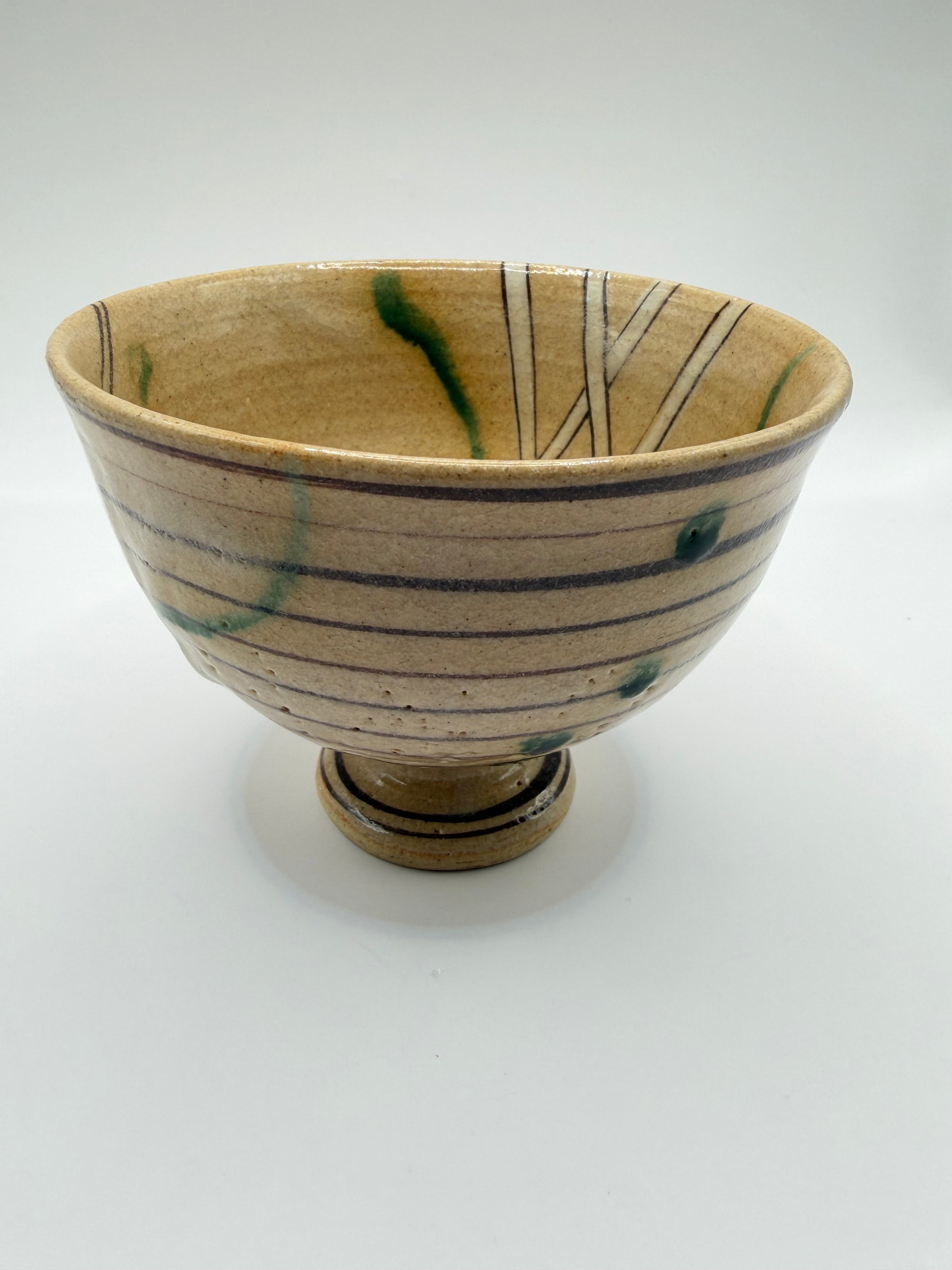 Coupe sur pied, décor peint