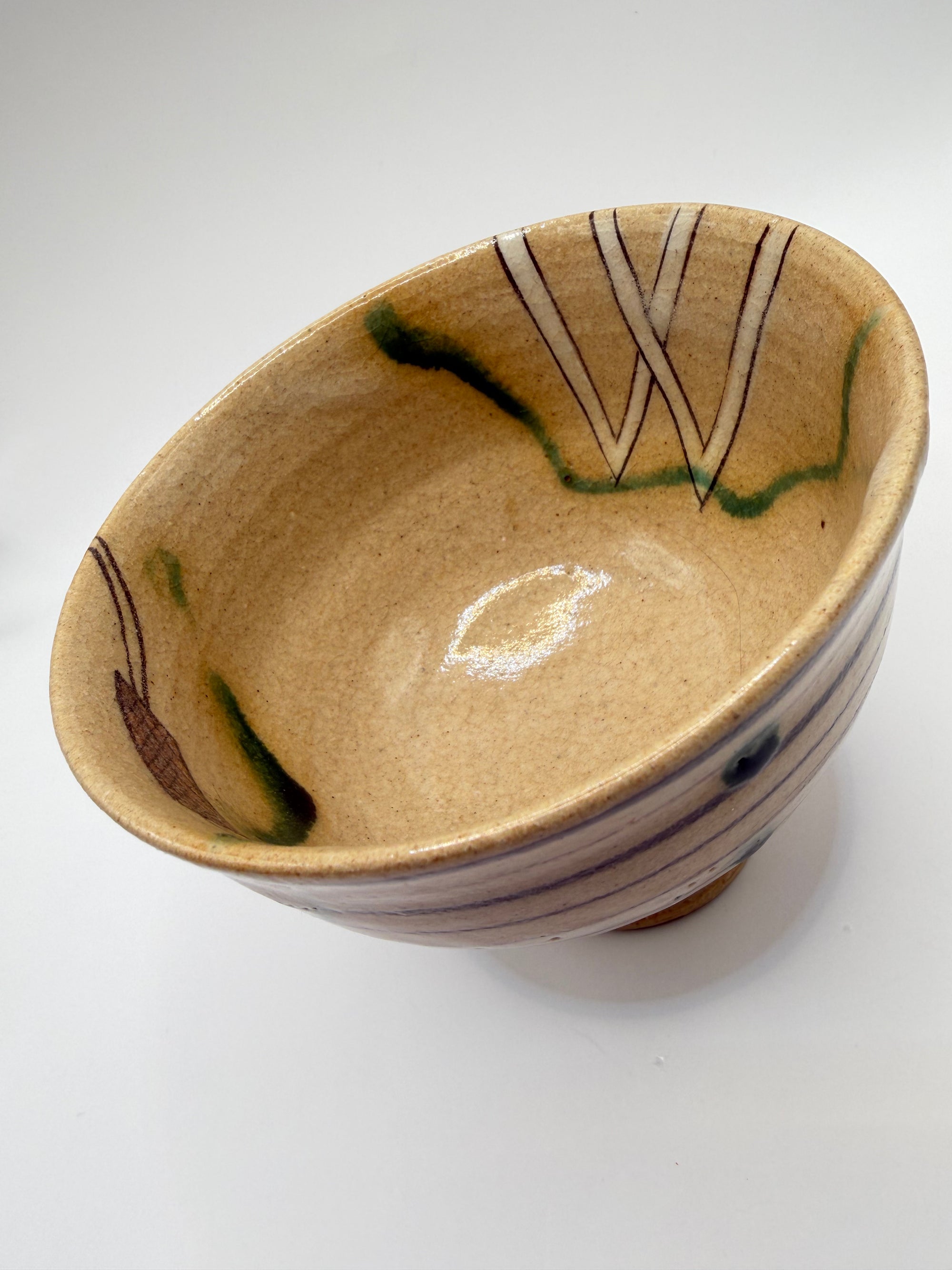Coupe sur pied, décor peint