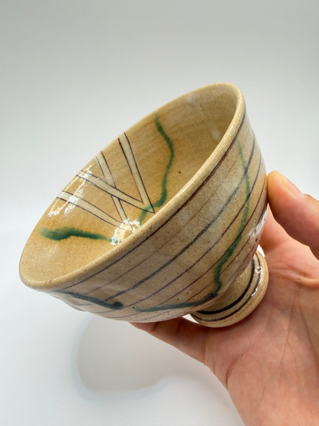 Coupe sur pied, décor peint