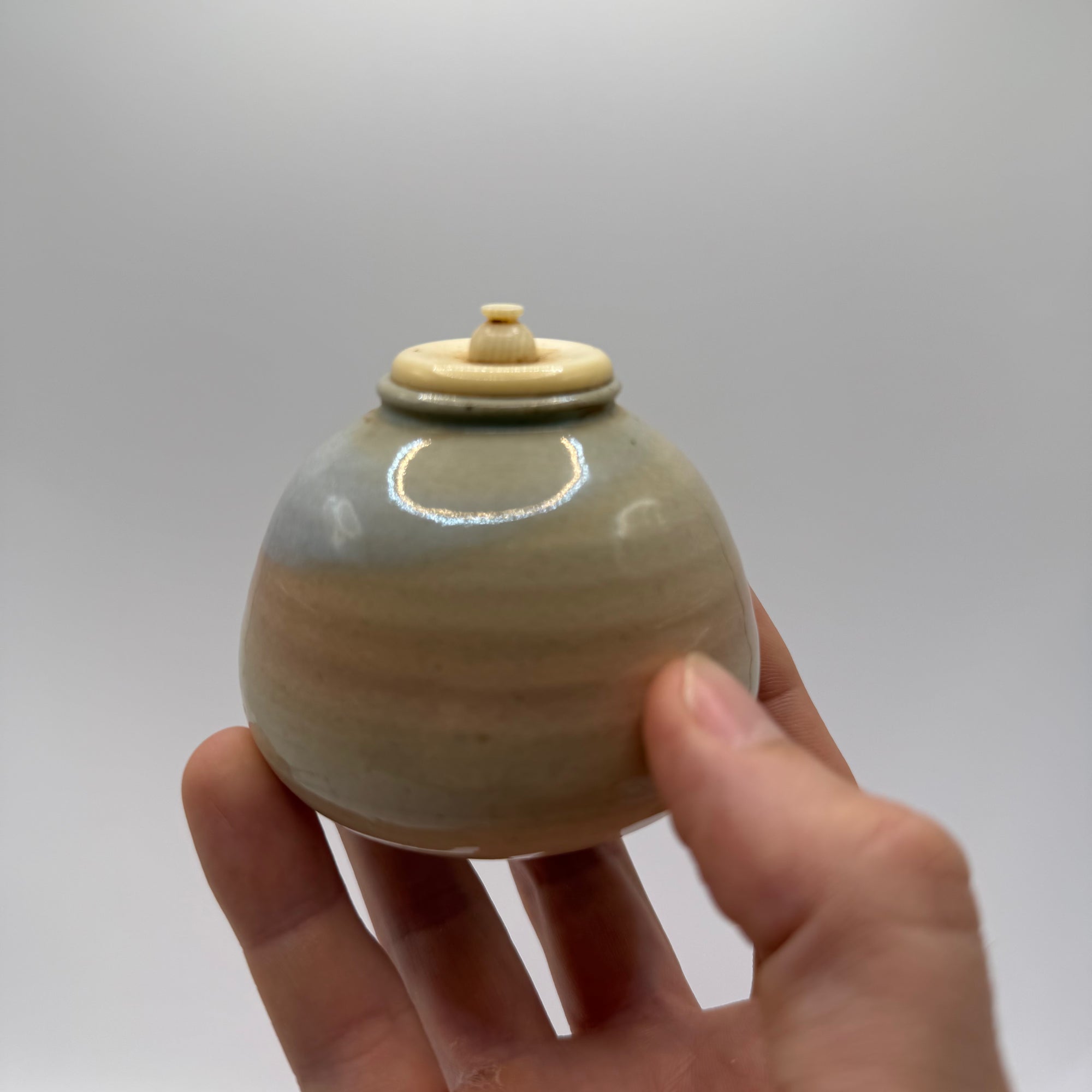 Pot à Matcha Sphérique Glaçure Nacrée