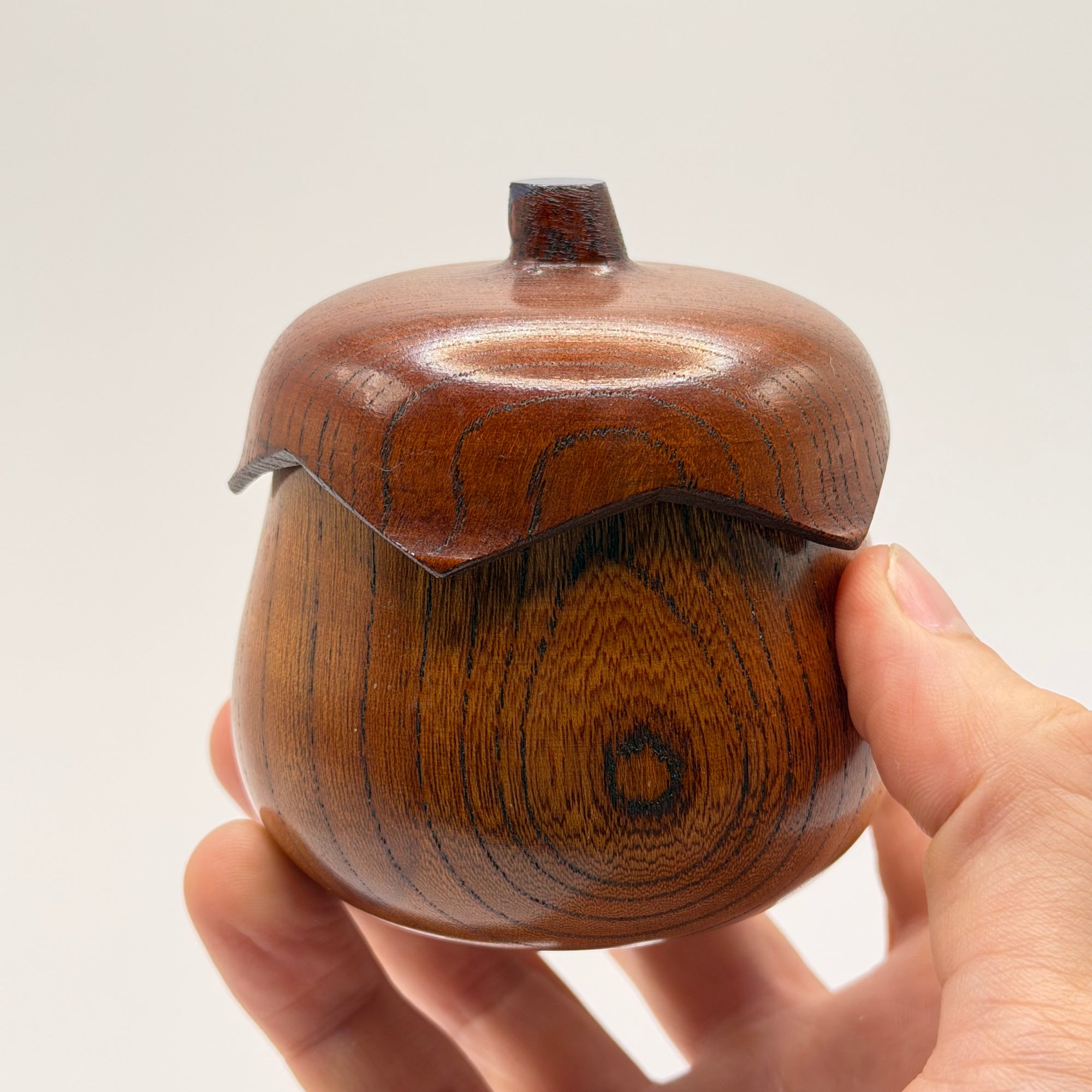 Pot à Matcha Sculpté en Forme de Gland