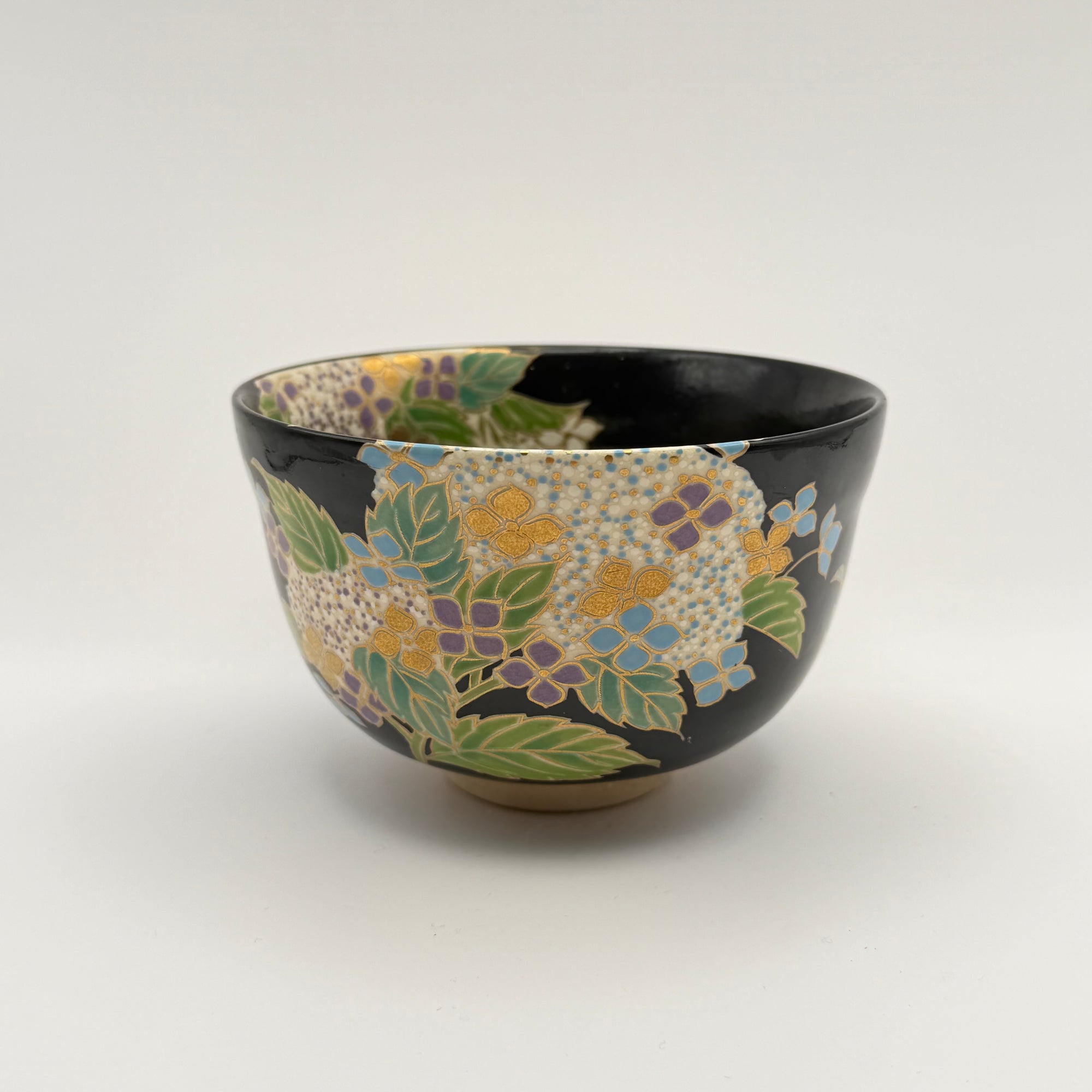 Bol à Matcha Décor Hortensias Dorés sur Fond Noir