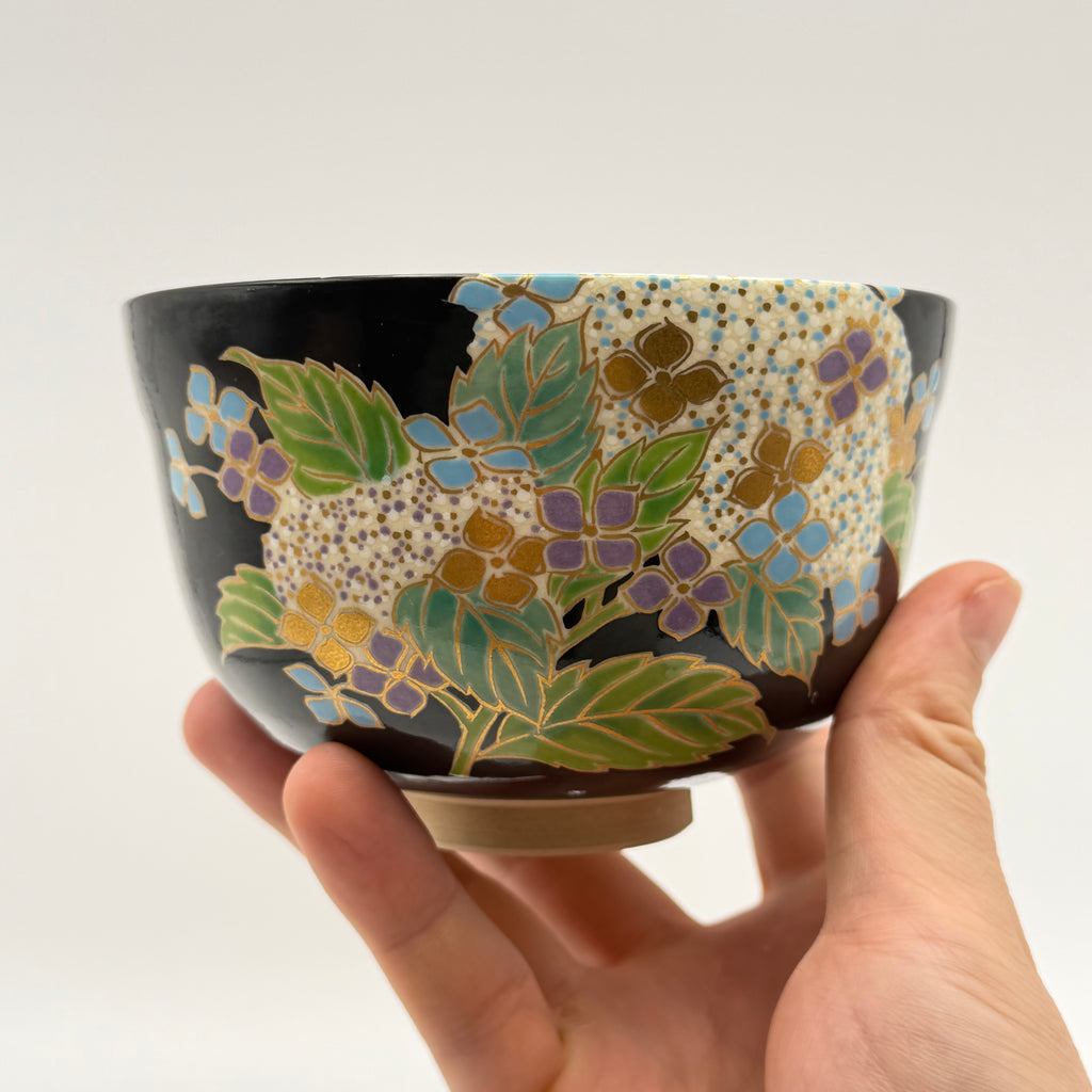 Bol à Matcha Décor Hortensias Dorés sur Fond Noir