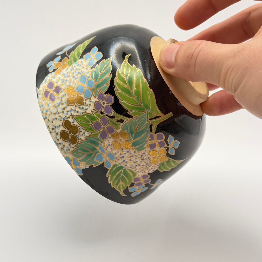 Bol à Matcha Décor Hortensias Dorés sur Fond Noir