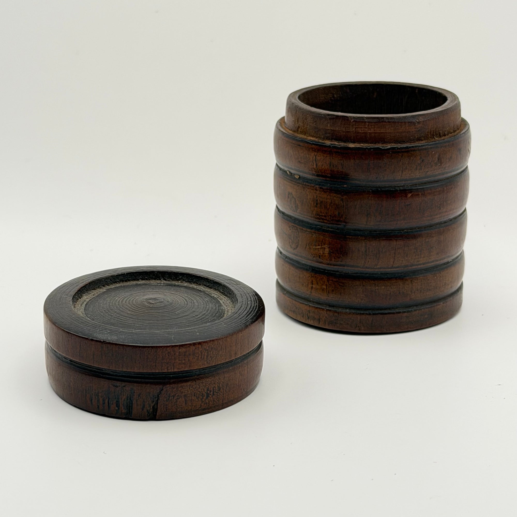 Pot à Matcha en Bois Tourné, Forme Annelée